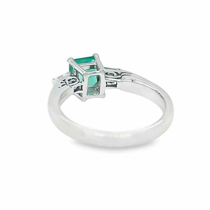 COCKTAIL EMERALD RING