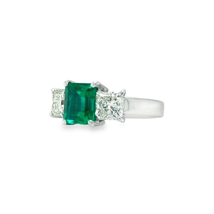 EMERALD COCKTAIL RING