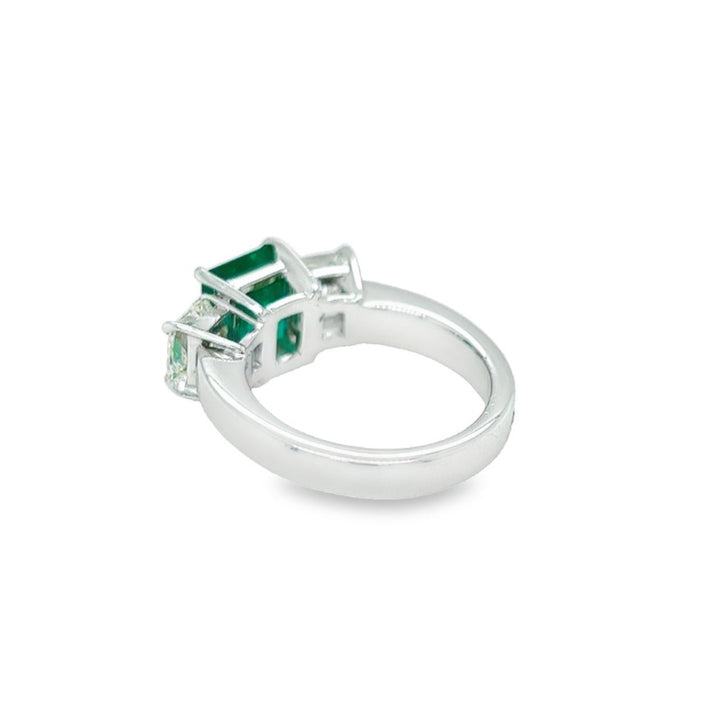 EMERALD COCKTAIL RING