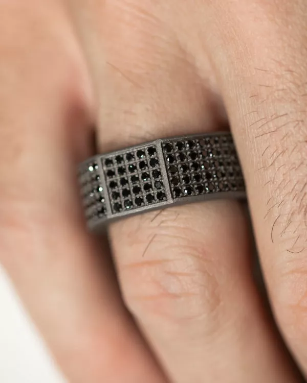 TITANIUM DIAMOND BAND RING