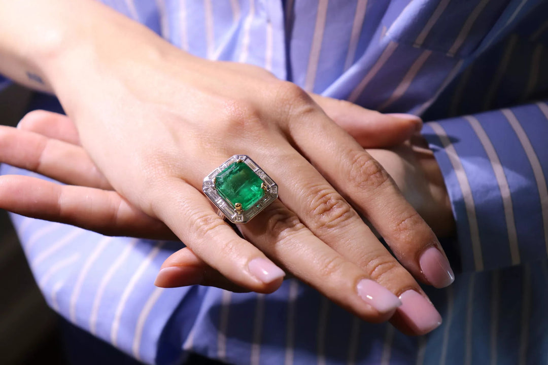 EMERALD COCKTAIL RING