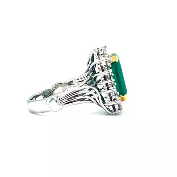 EMERALD COCKTAIL RING