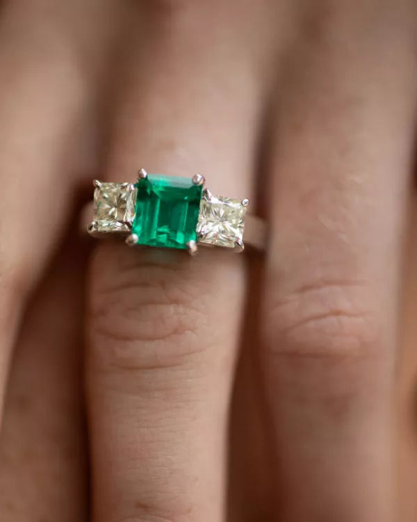 EMERALD COCKTAIL RING