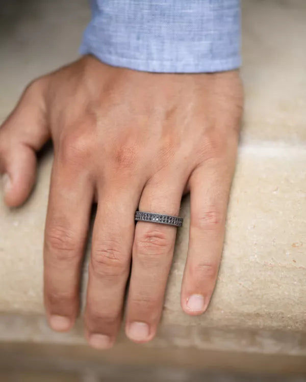 TITANIUM DIAMOND BAND RING