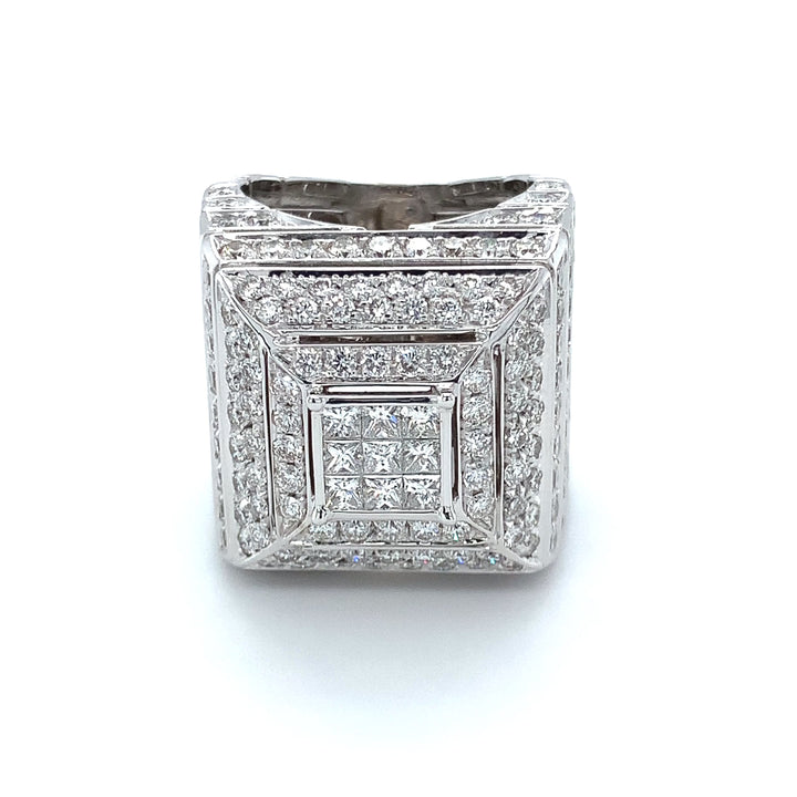 SIGNET DIAMOND RING