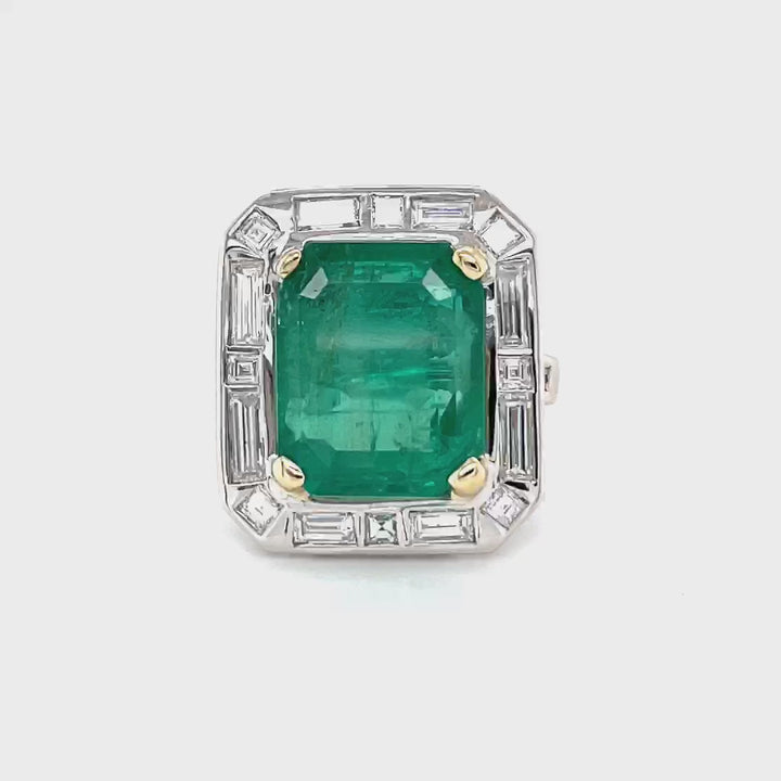 EMERALD COCKTAIL RING