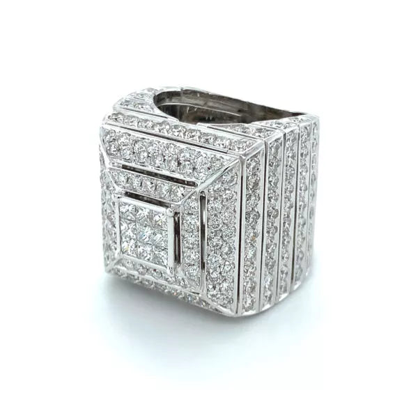 SIGNET DIAMOND RING